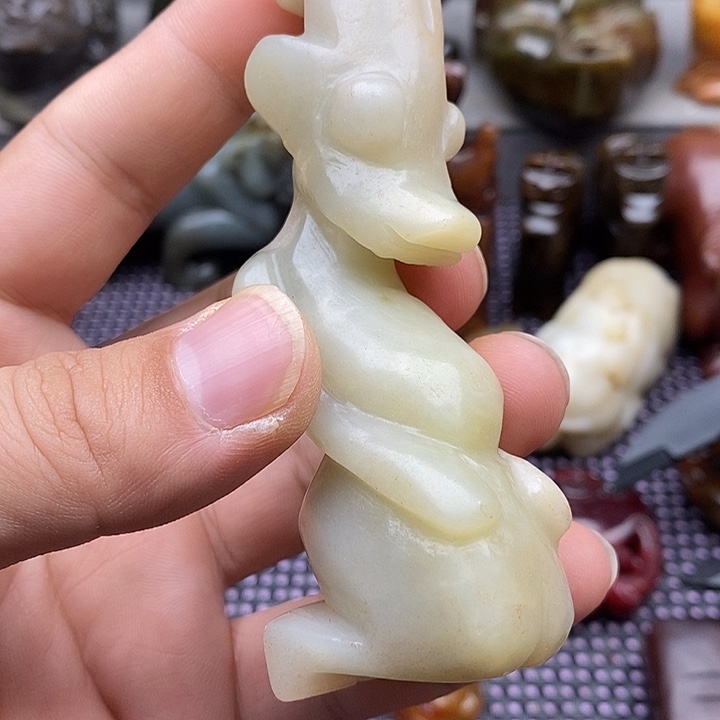 未镶嵌蛇纹石玉颈饰