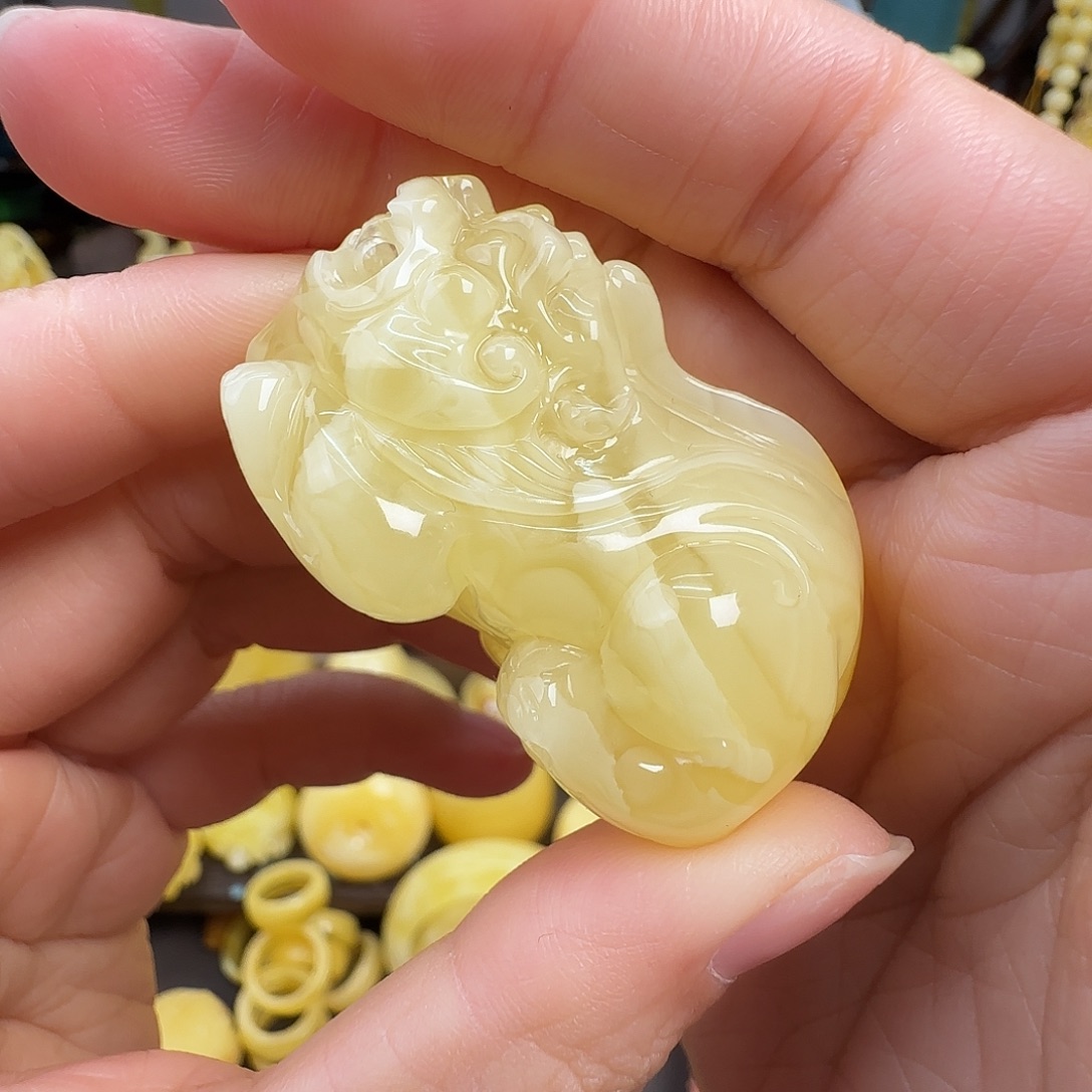 蜜蜡未镶嵌珠宝奇石