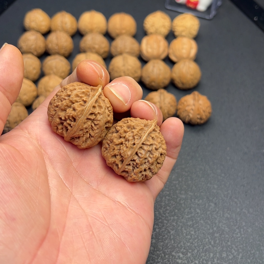 文玩核桃把件刺龙