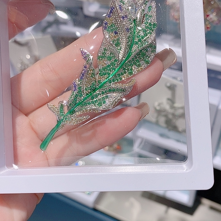 锆石铜合金高端绿色羽毛胸针