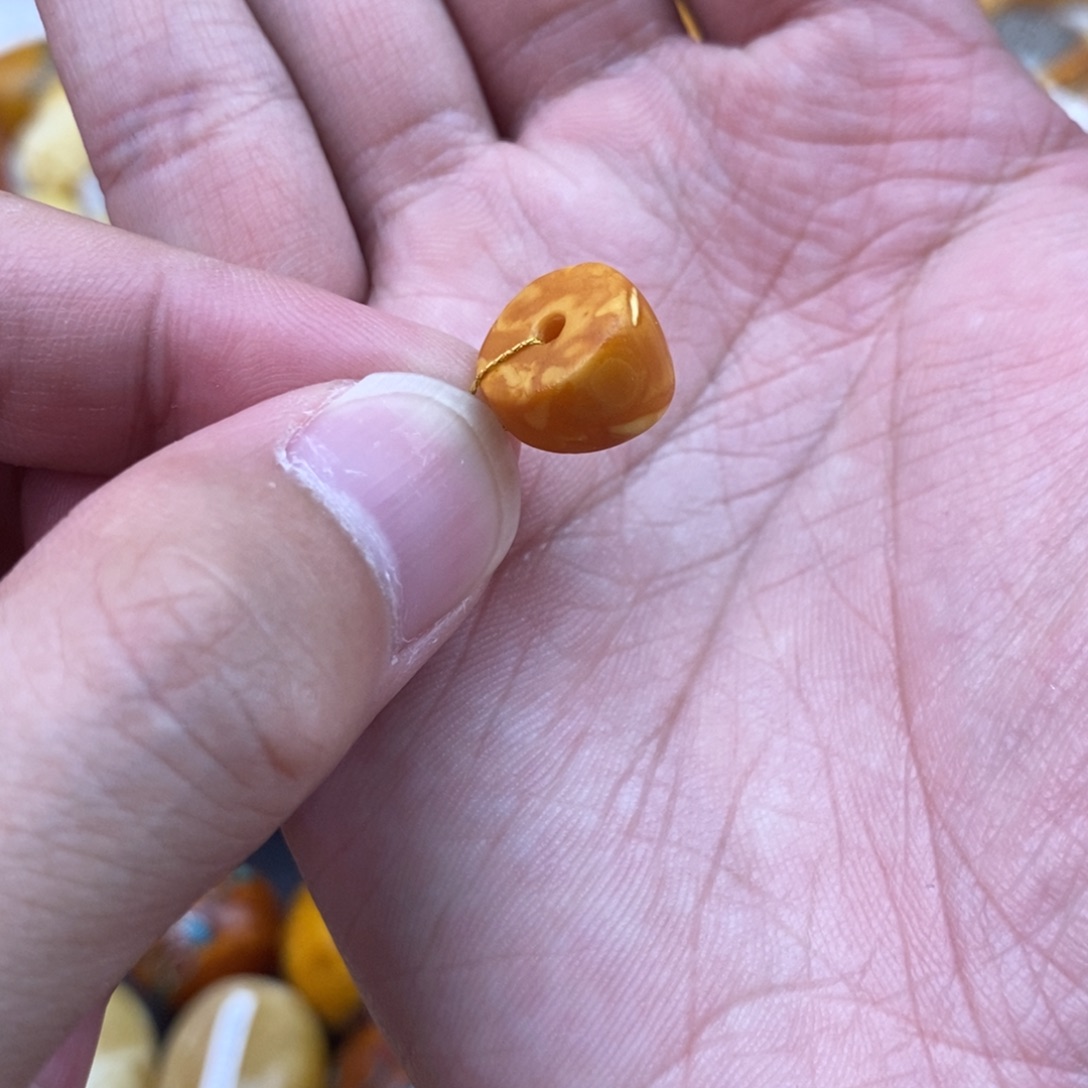 未镶嵌琥珀珠宝奇石