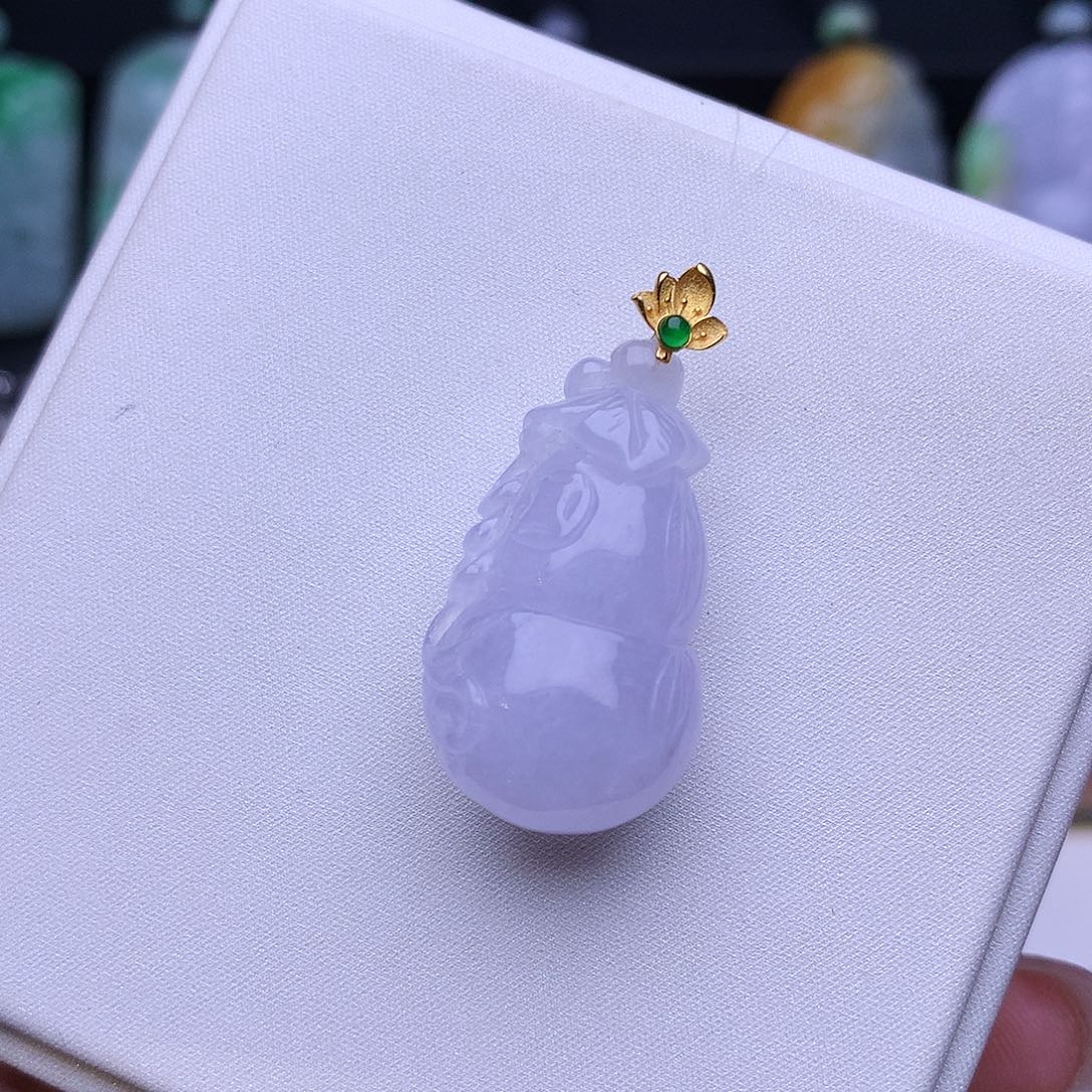 翡翠18K金镶嵌颈饰福禄