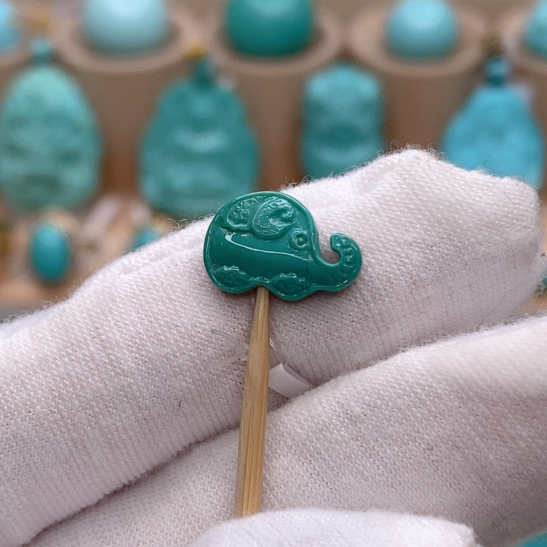 绿松石未镶嵌珠宝奇石