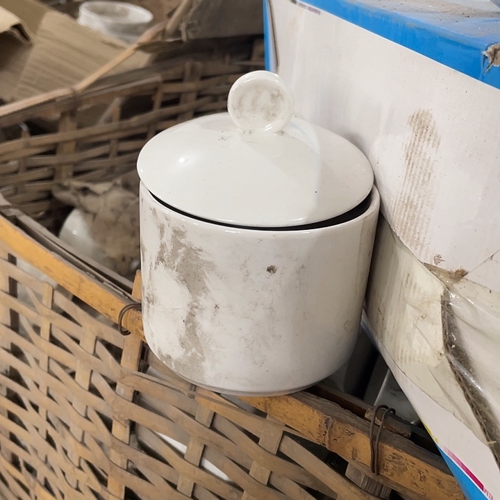 瓷片带盖炖盅一个 口径9