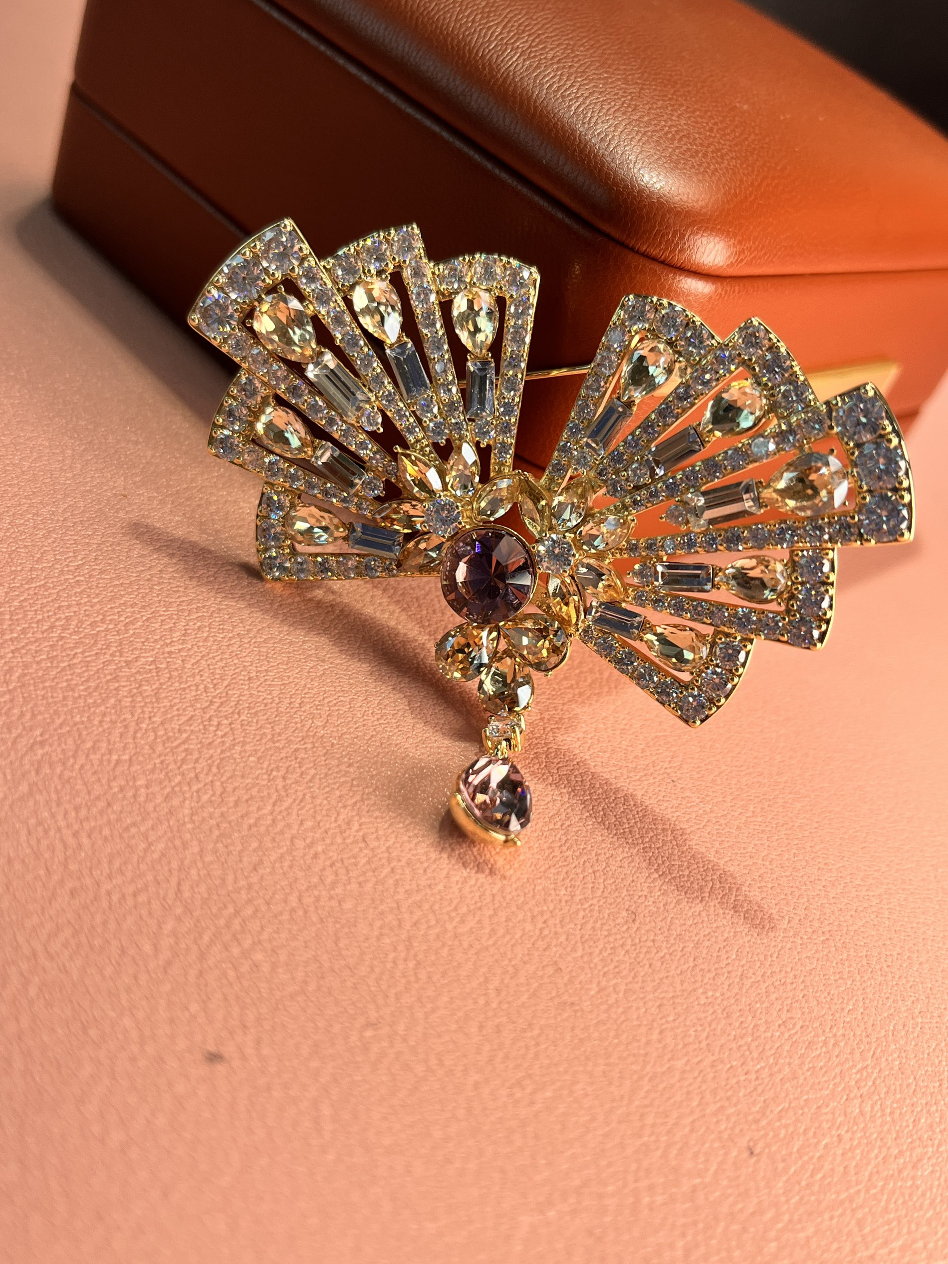 铜合金锆石胸针 轻奢32062高档重工吊坠扇形胸针