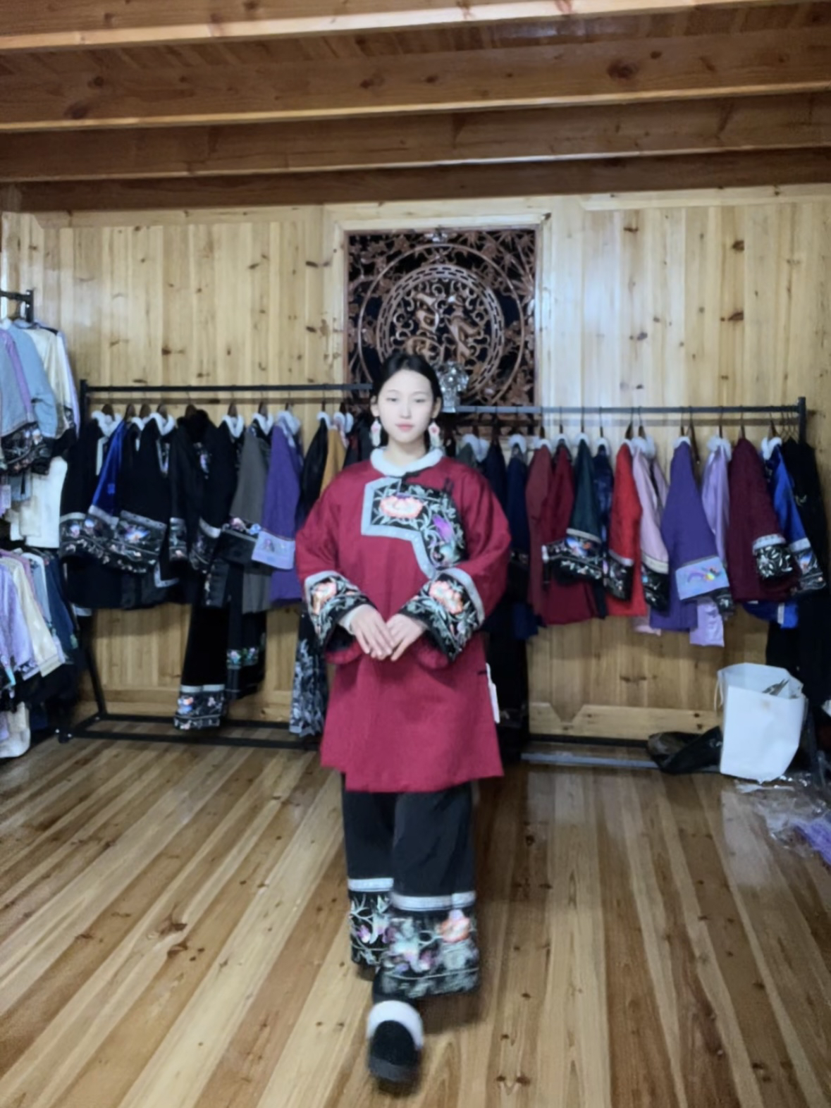 酒红色复古刺绣苗族服饰少数民族日常款棉衣