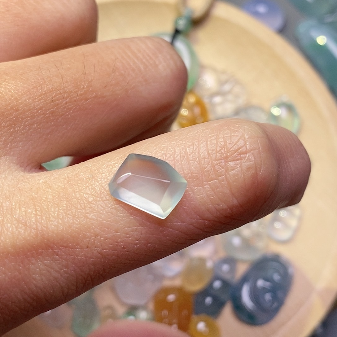 翡翠颈饰未镶嵌翡翠