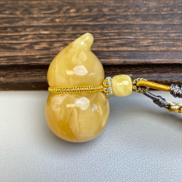 18.27克46.7×28mm俄料浓蜡妖花蜜蜡葫芦无事牌公主扣水滴毛衣链