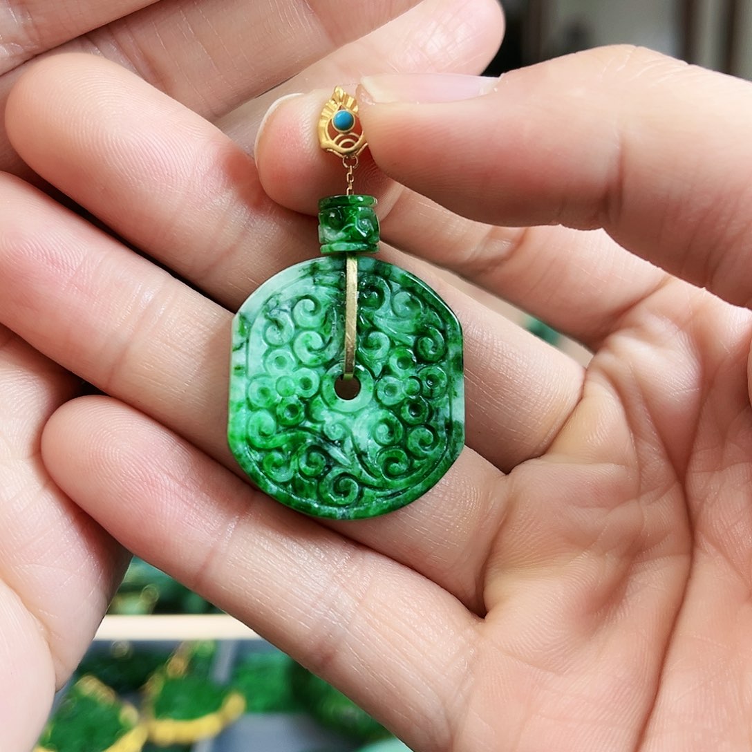 翡翠颈饰18K金镶嵌吊坠
