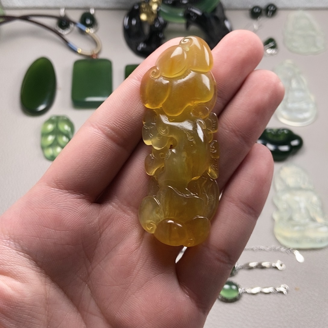 【闪购商品】蛇纹石玉岫玉未镶嵌?**忆