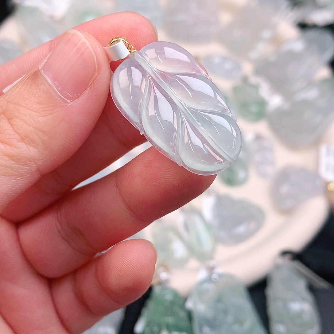 翡翠颈饰18K金镶嵌冰蓝叶子