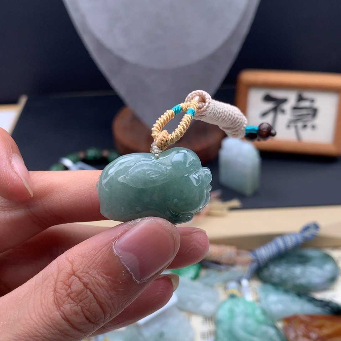 翡翠未镶嵌颈饰吊坠