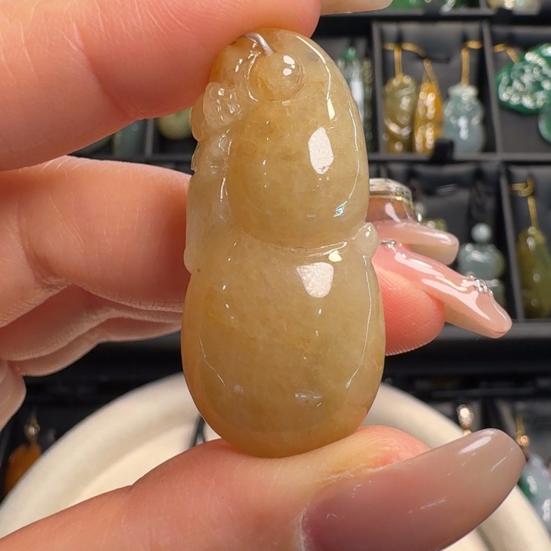 翡翠未镶嵌颈饰葫芦