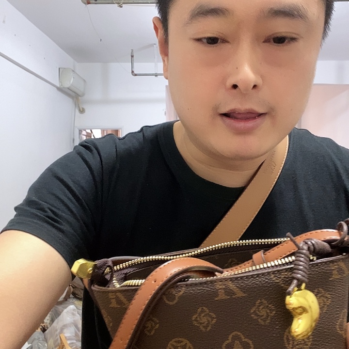 黄牛皮（革）鳄鱼皮（革）犏牛皮（革）