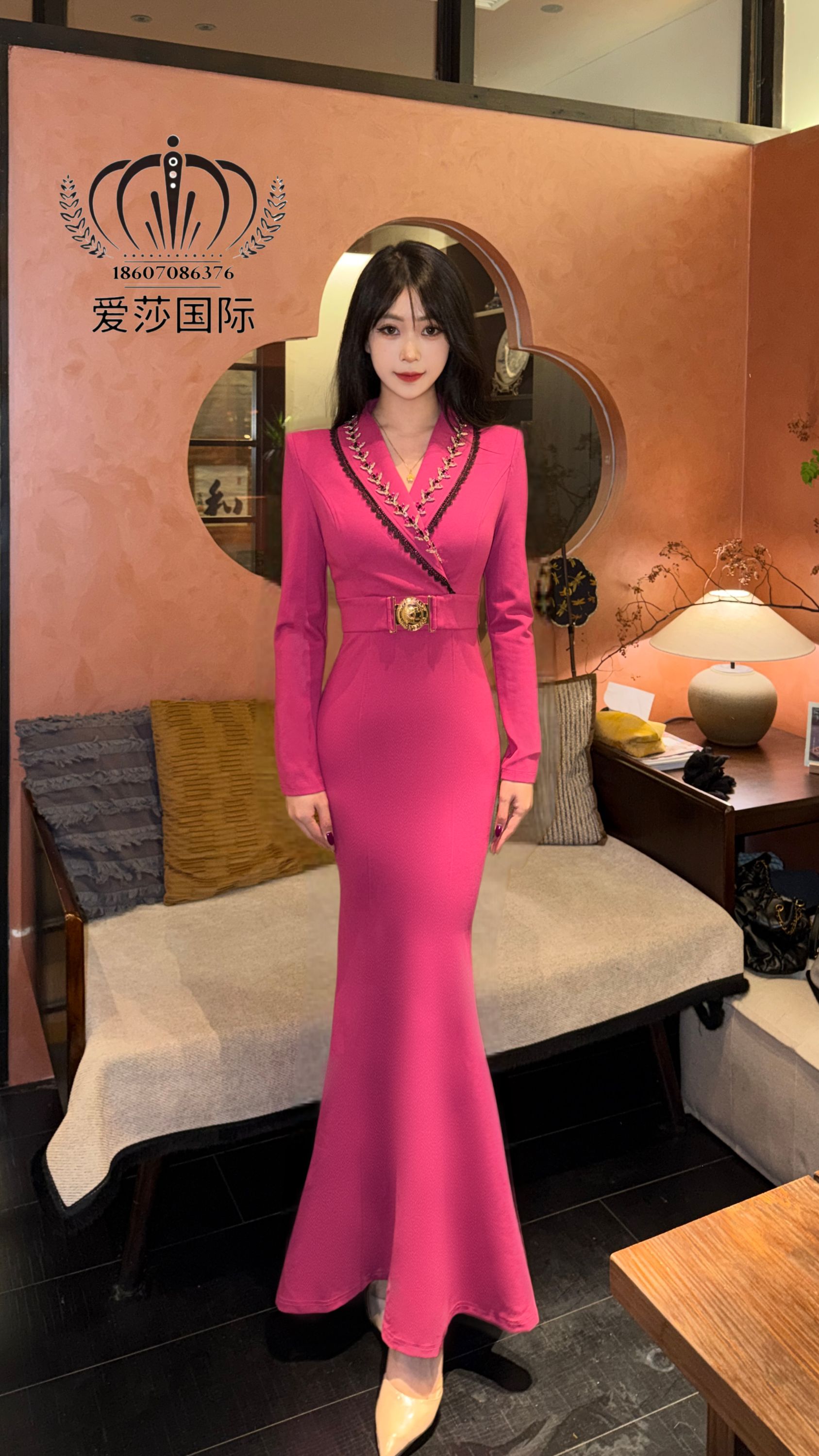  SHABA/莎芭玫红亮钻v领收腰修身鱼尾裙