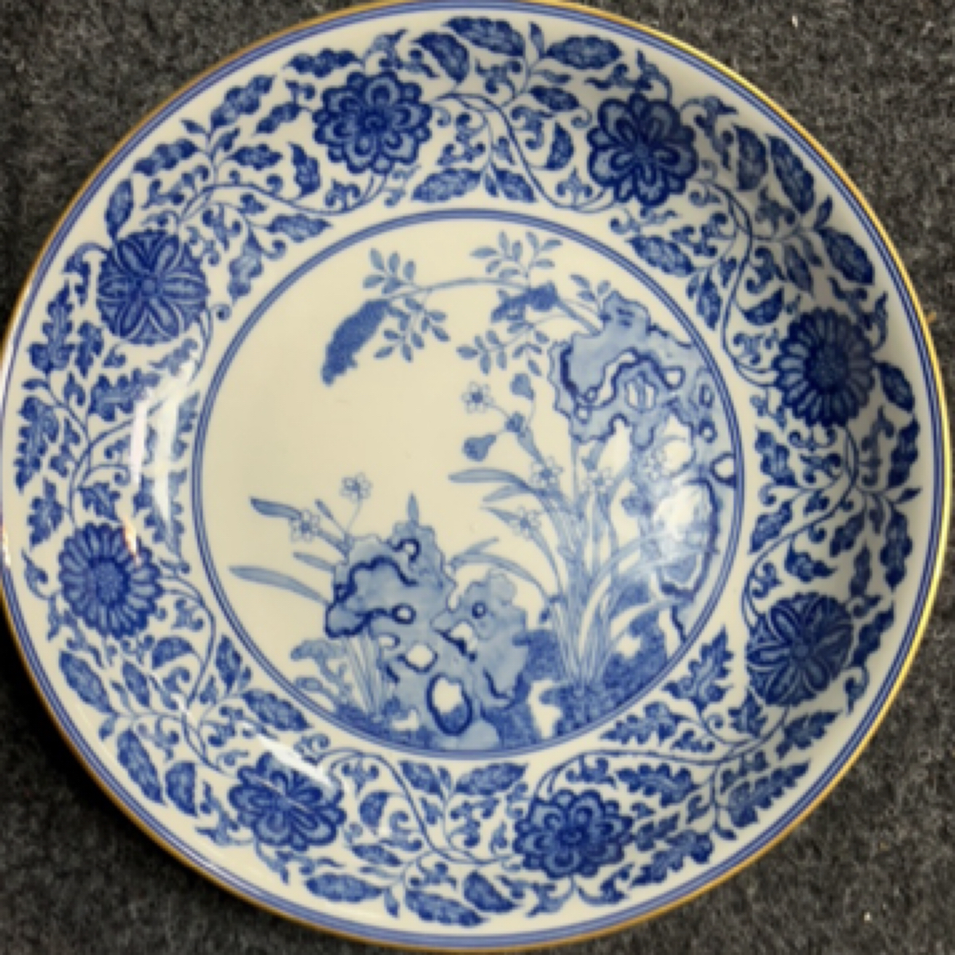 青花缠枝开窗花卉赏盘