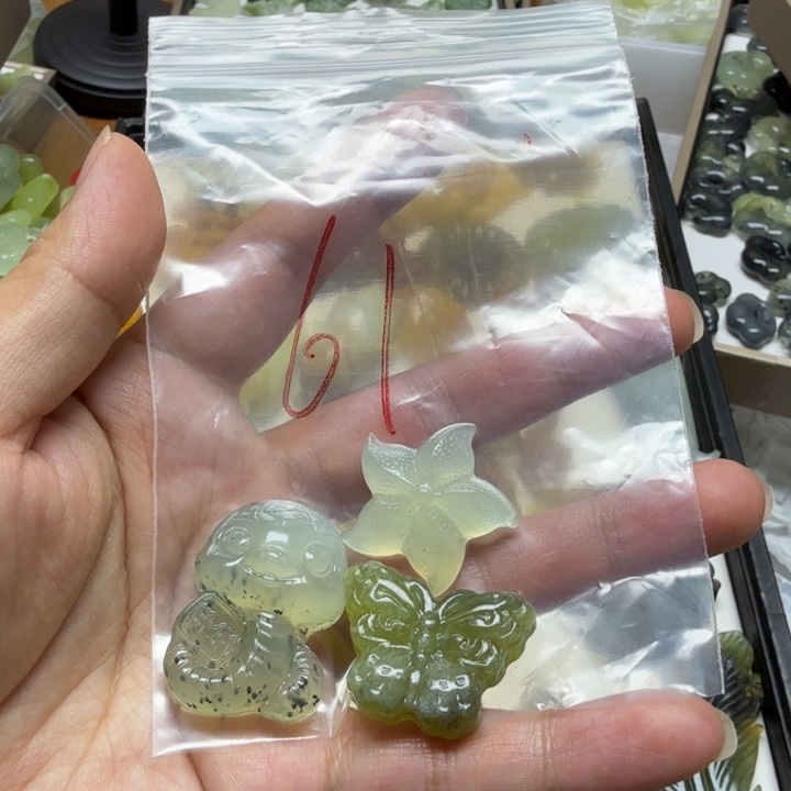 透闪石-蛇纹石玉吊坠未镶嵌