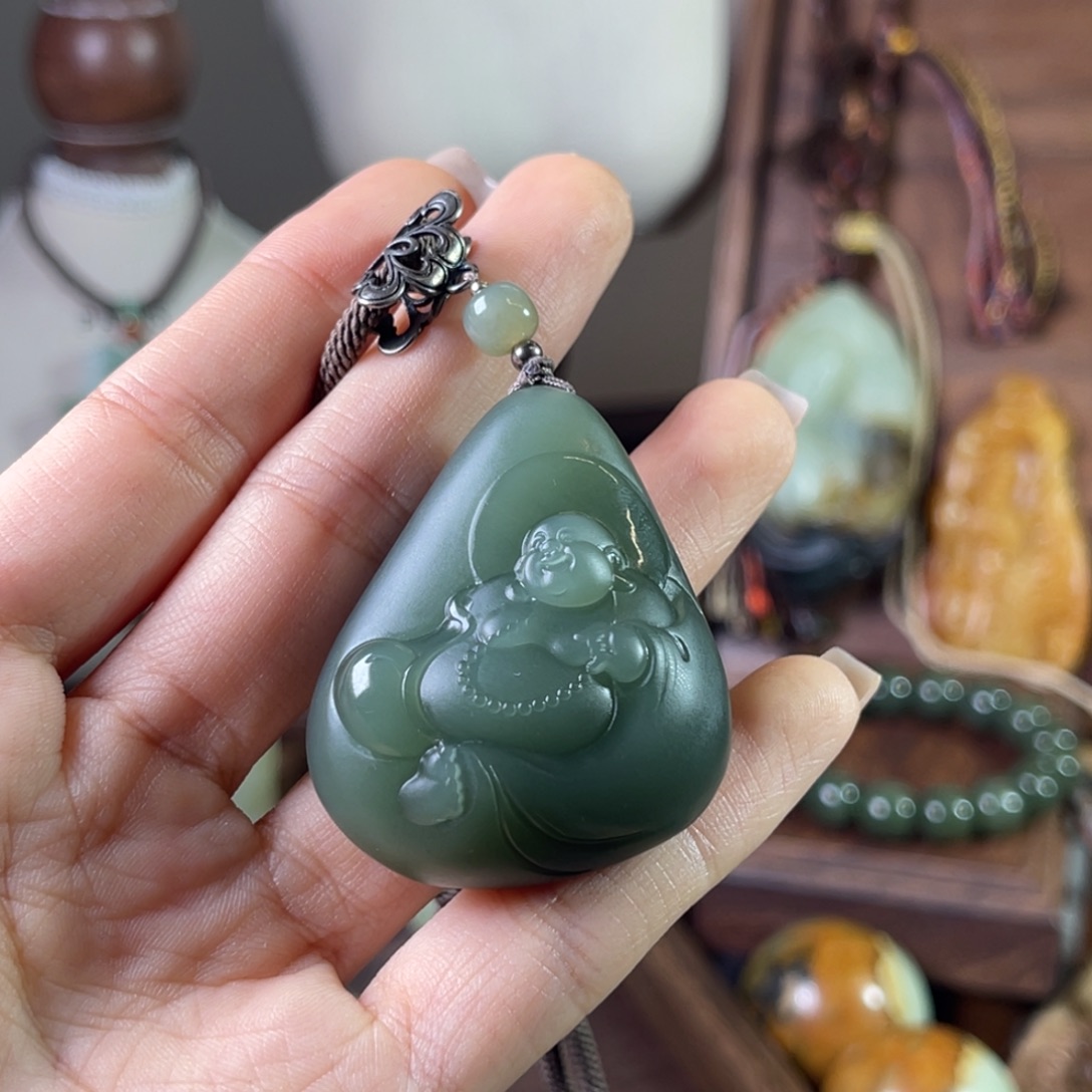 啾***～和田玉未镶嵌颈饰