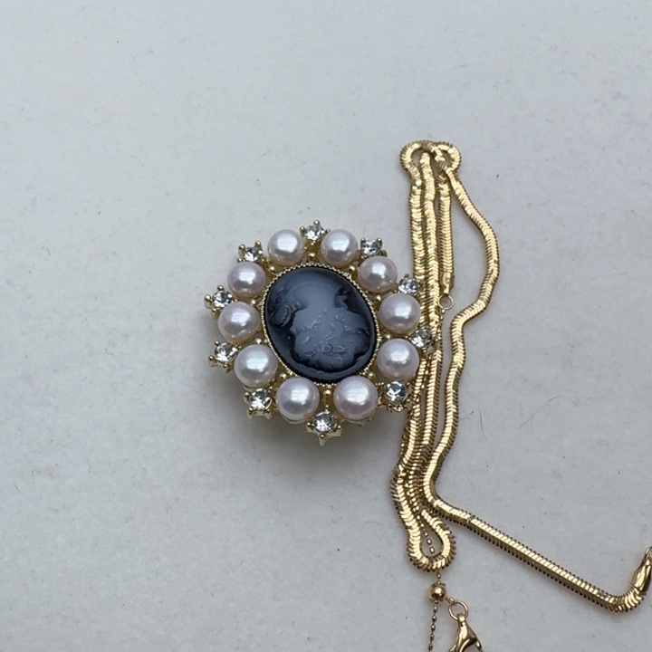 淡水珍珠颈饰18K金镶嵌