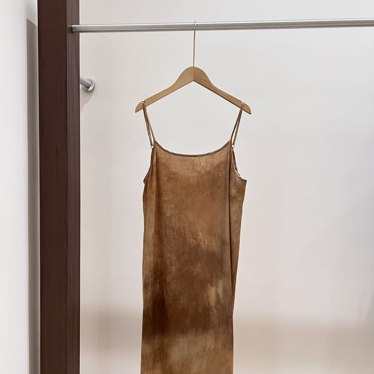 ZZ轻奢风慵懒风不褪色吊带连衣裙纯色百搭设计师女士X065