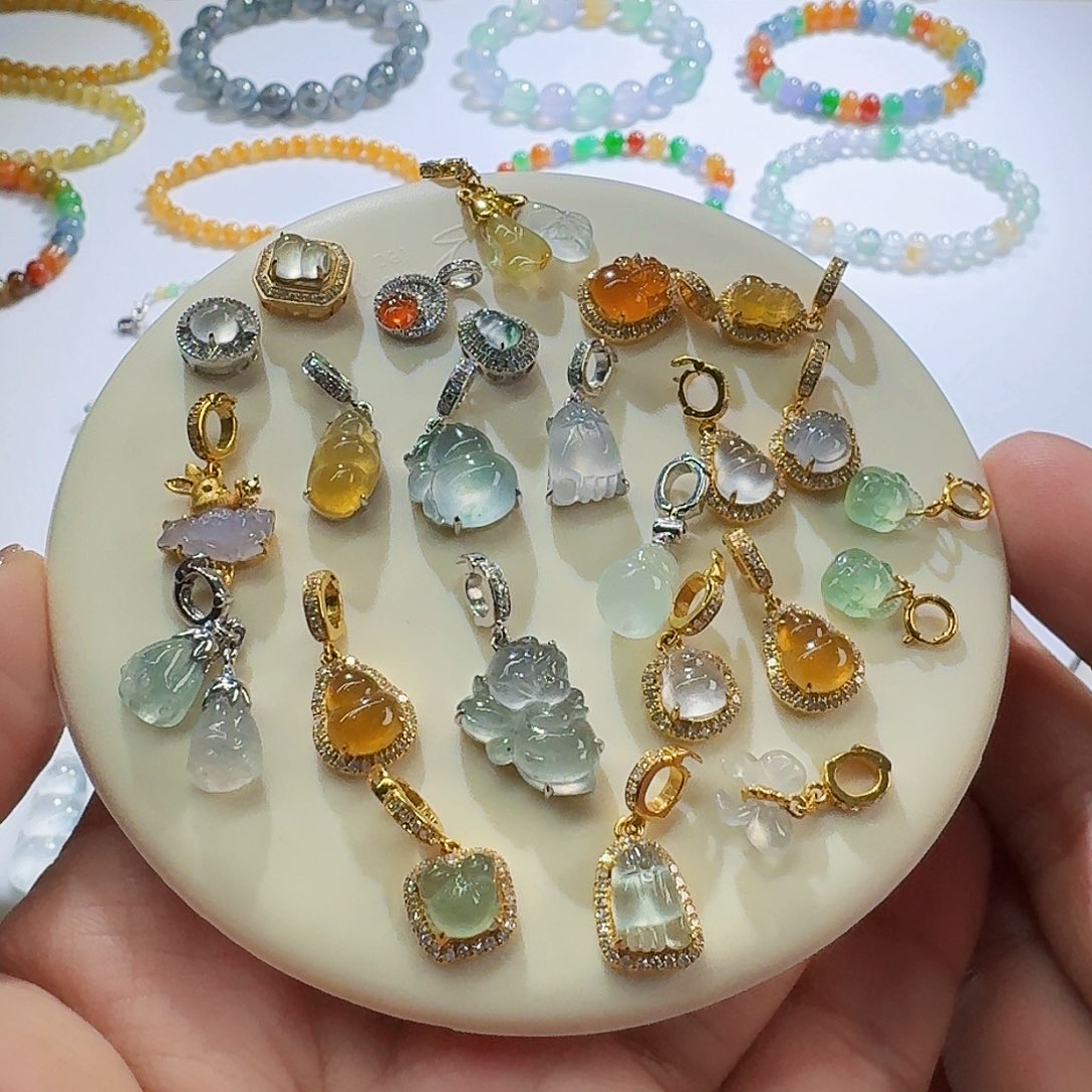 翡翠颈饰18K金镶嵌多样性发其一