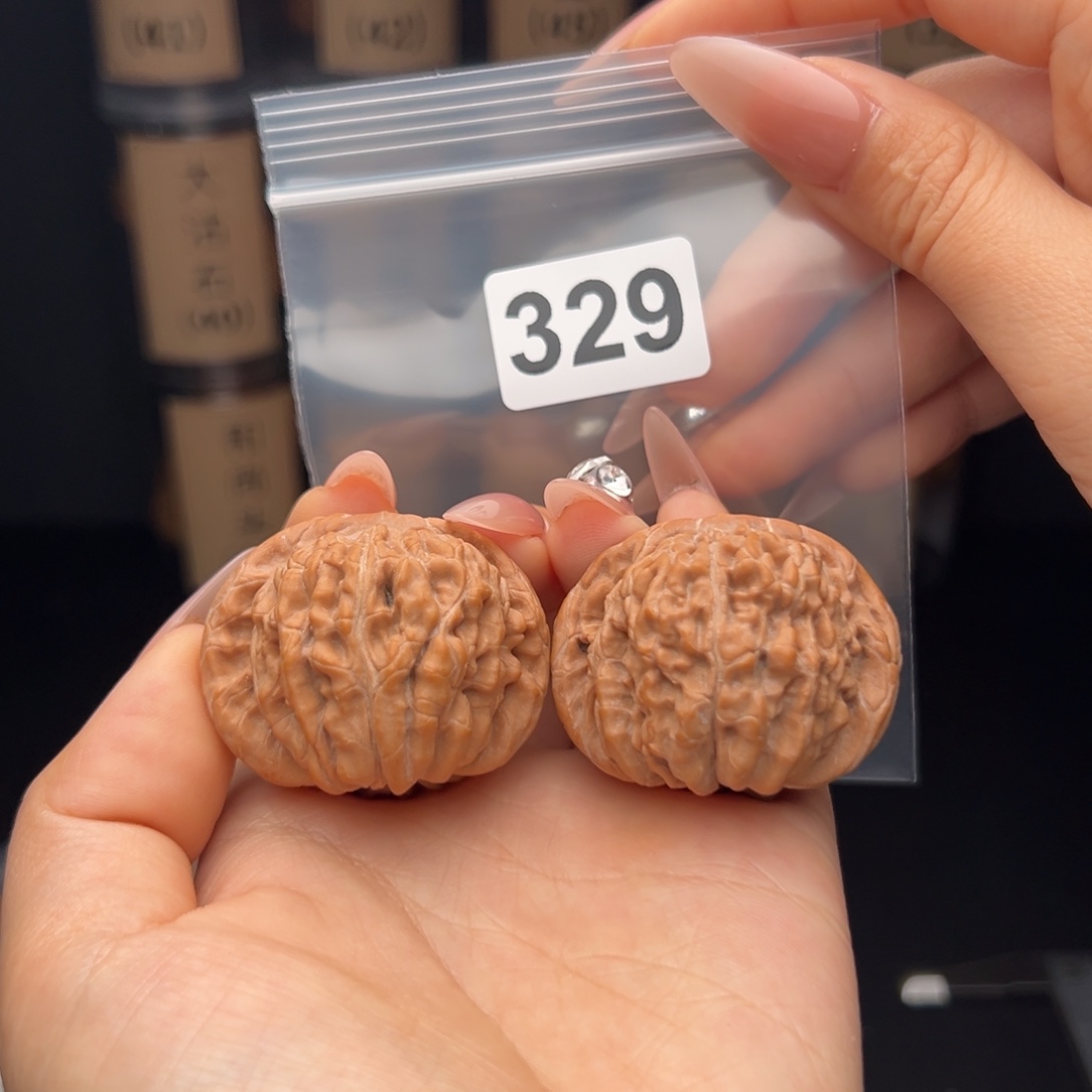 ****裹吊坠文玩核桃四座楼