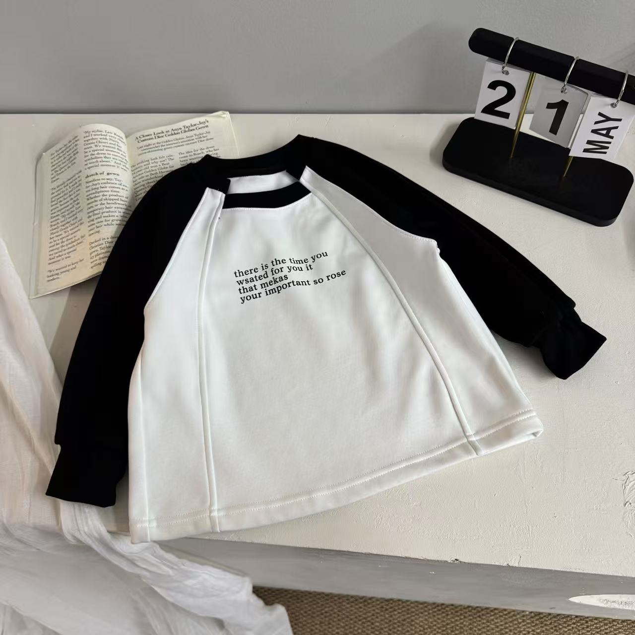 2025年秋冬新款儿童加绒百搭韩版宽松时尚31135黑白卫衣