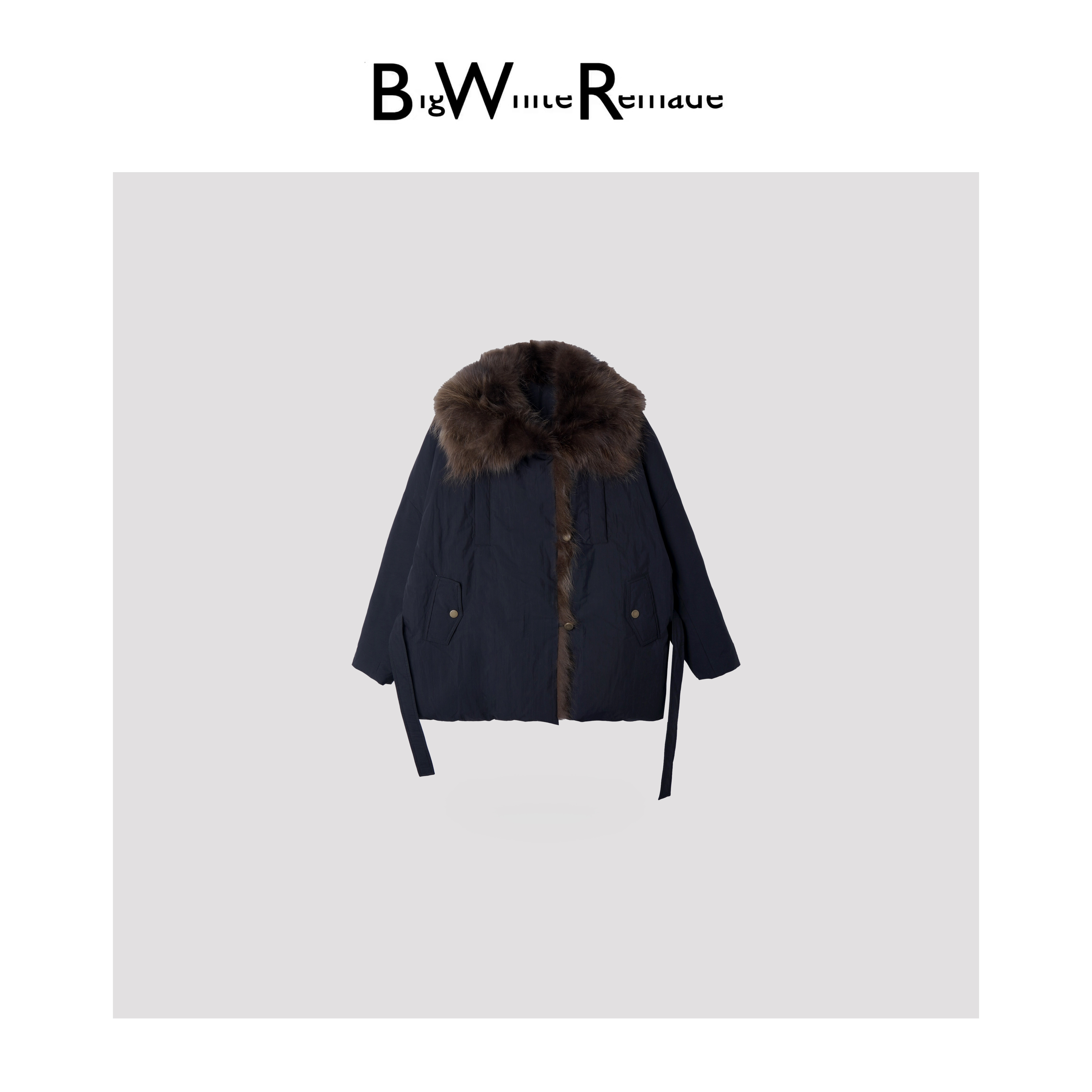 BIG WHITE REMADE“梦幻终点”貉子毛+90鹅绒时尚气质羽绒服L25126