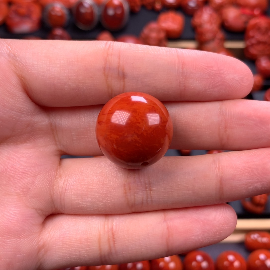 未镶嵌圆珠20.5mm微瑕南红玛瑙丹****?