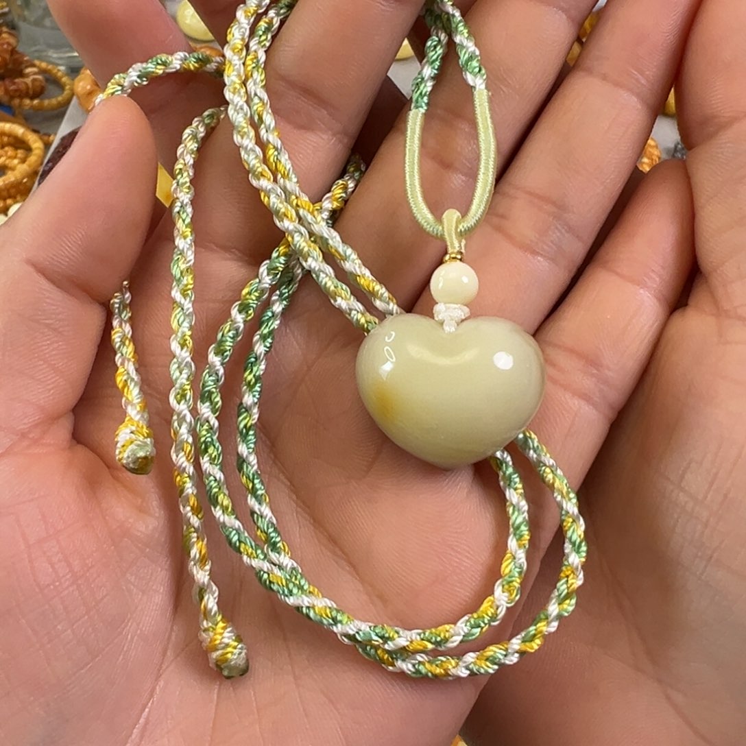 蜜蜡裸石未镶嵌蜜蜡