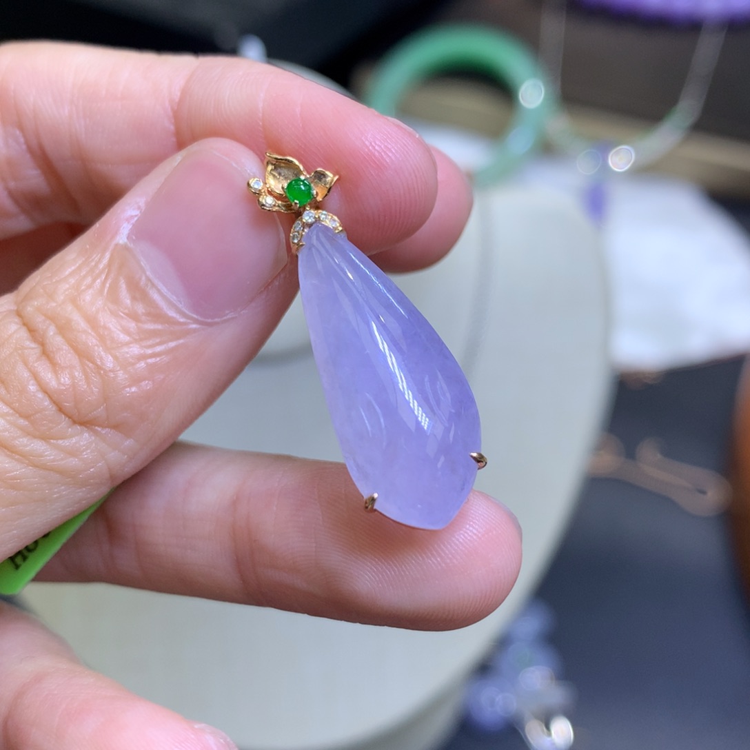 颈饰18K金镶嵌翡翠