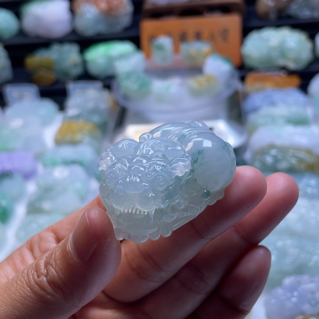 翡翠颈饰未镶嵌常*丽貔貅