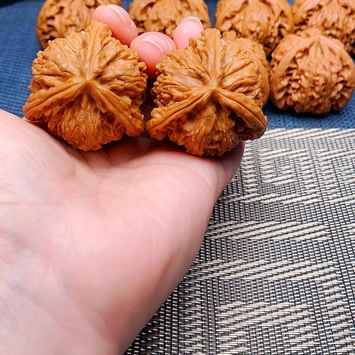 腾***飞吊坠文玩核桃三棱