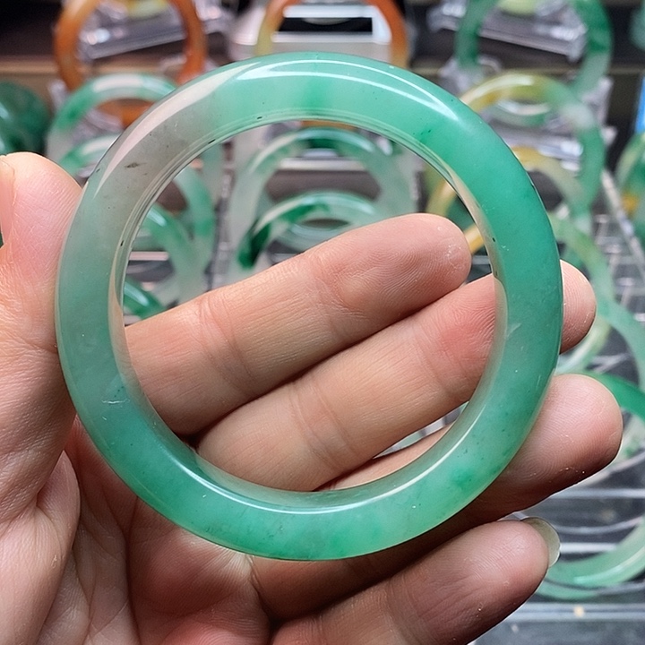 石英质玉手镯未镶嵌