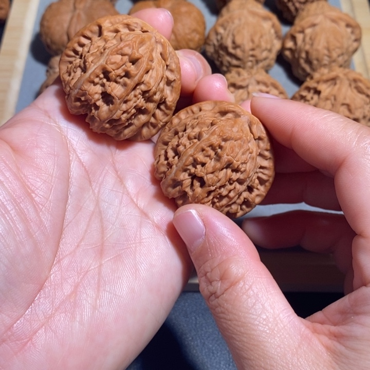 文玩核桃吊坠白狮子微修