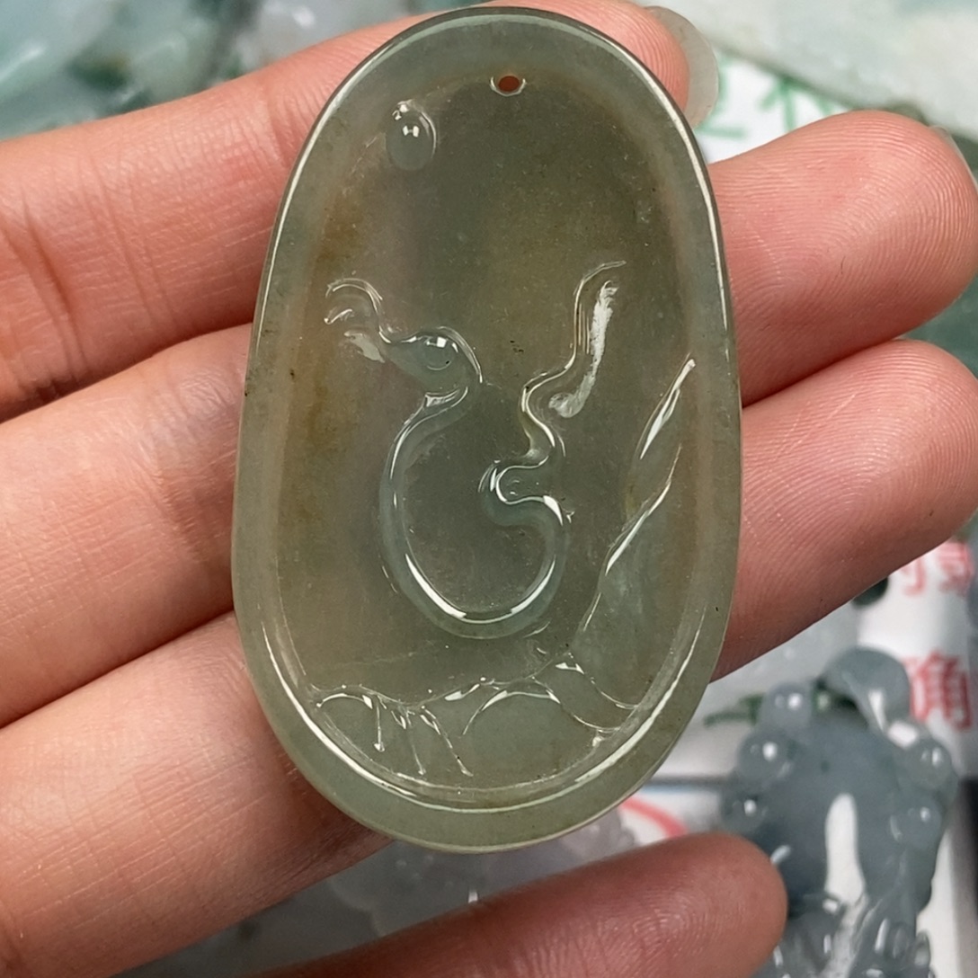 翡翠未镶嵌颈饰翡翠