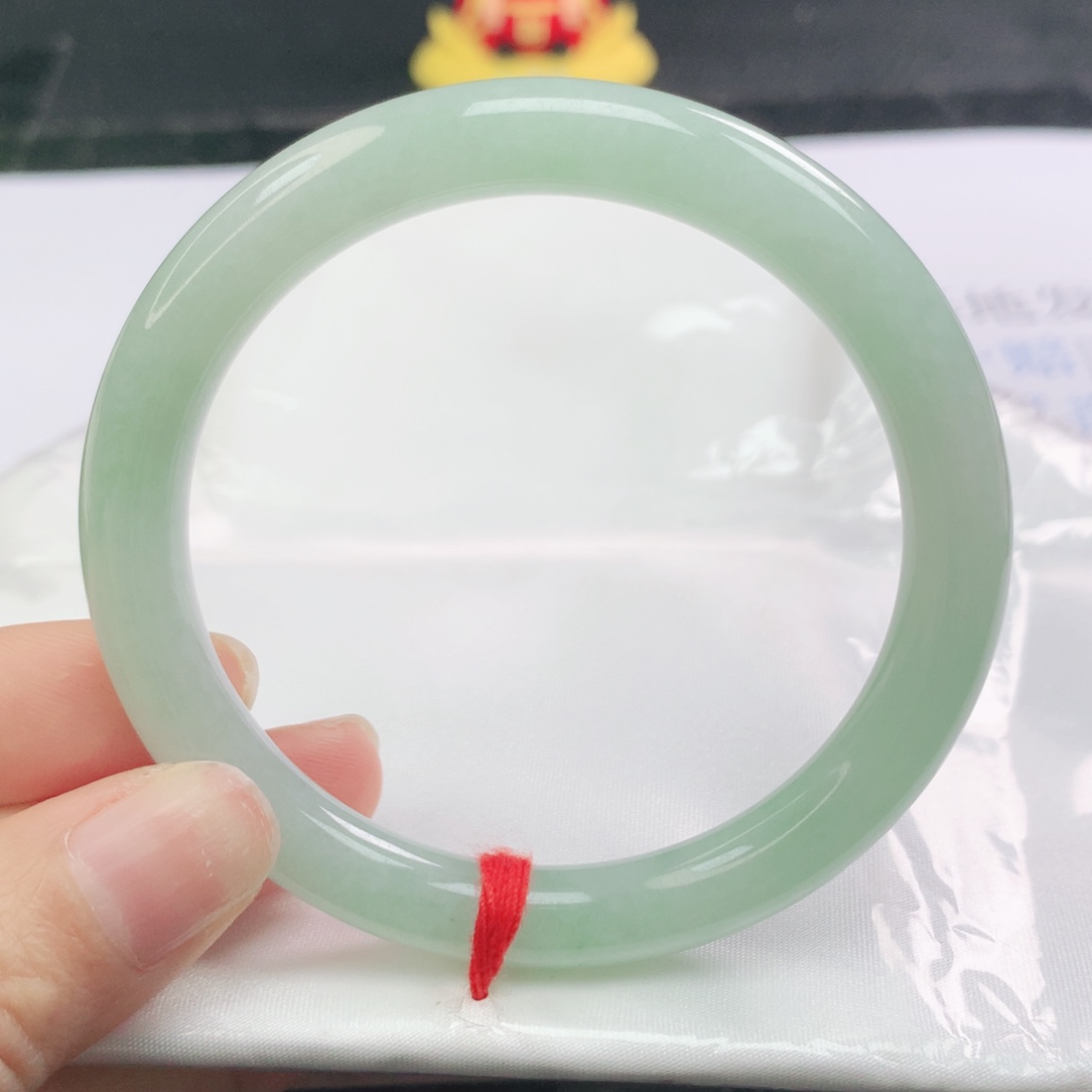 翡翠未镶嵌手镯（圆镯）