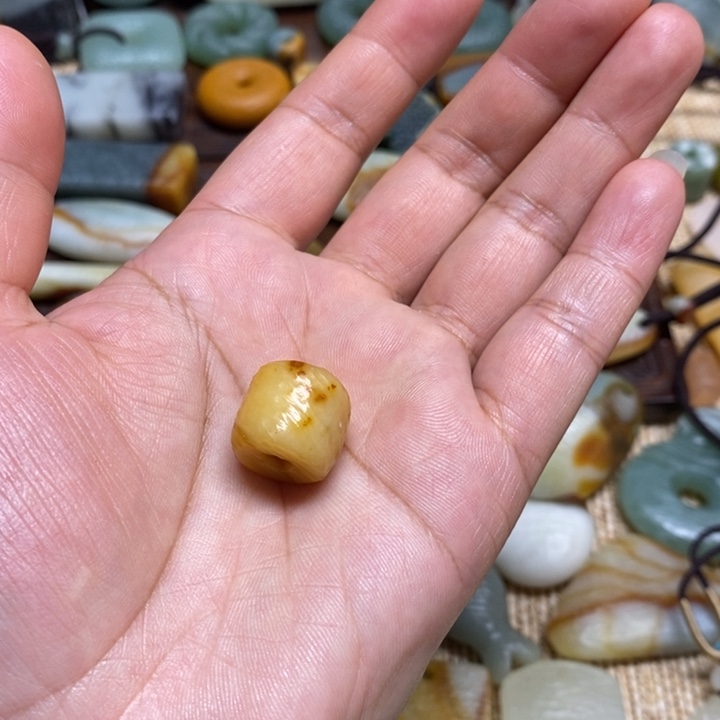 蒸****蛇纹石玉未镶嵌颈饰
