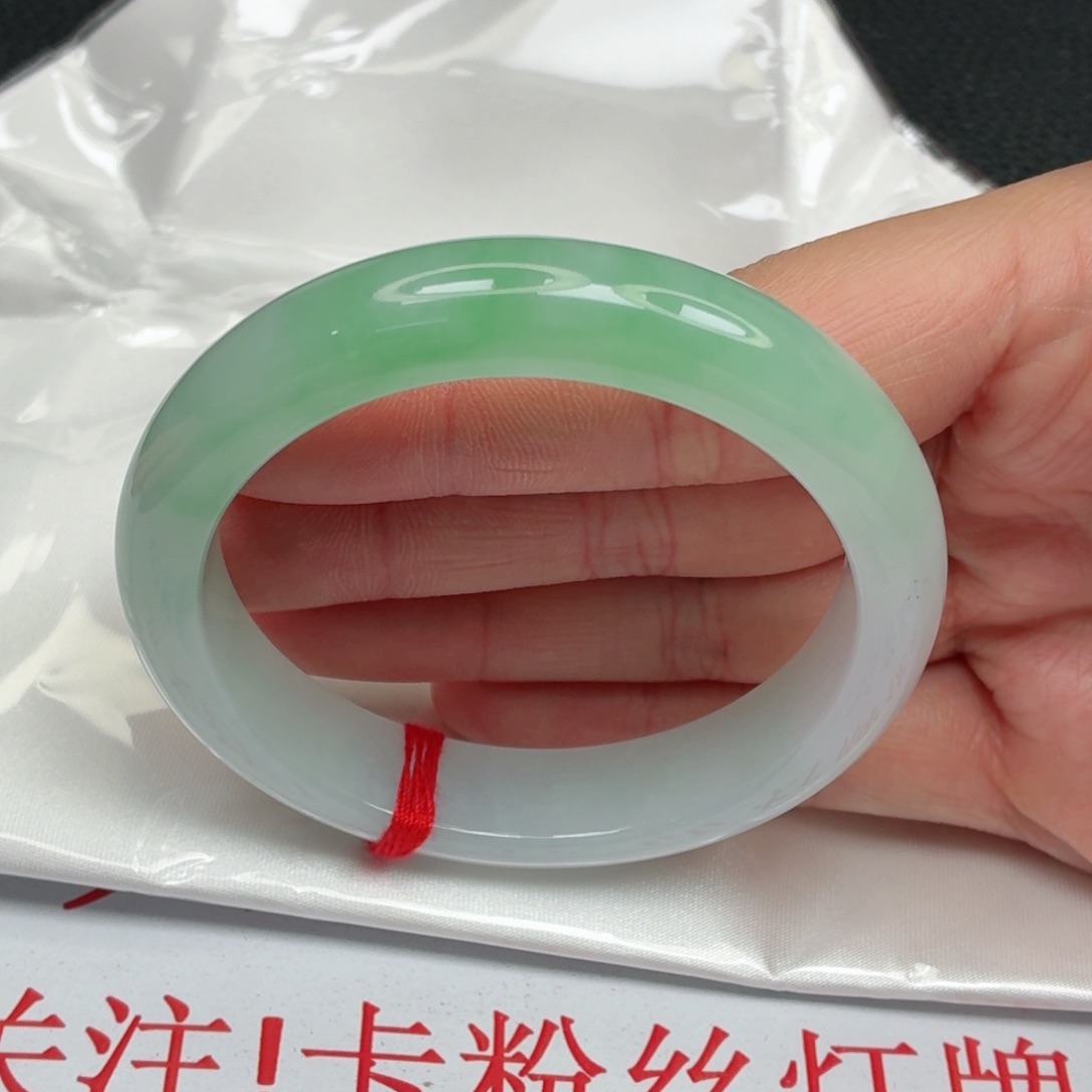 翡翠手镯未镶嵌53圈