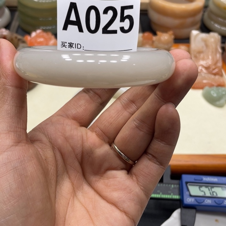 石英质玉手镯未镶嵌景*