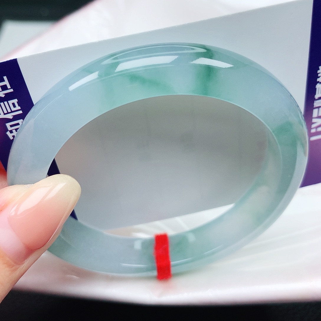 未镶嵌手镯翡翠48冰胶飘花 玻璃透底
