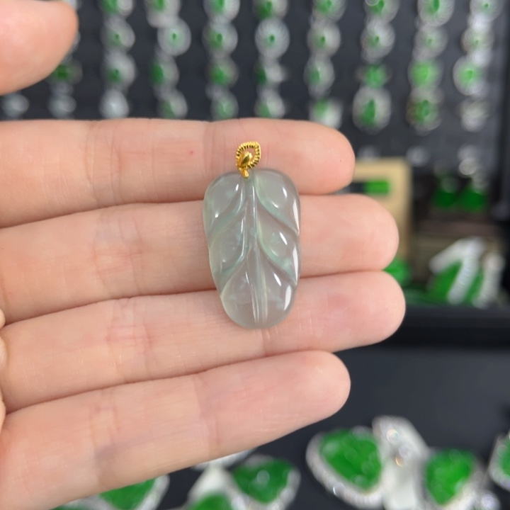 18K金镶嵌戒指翡翠翡翠叶子