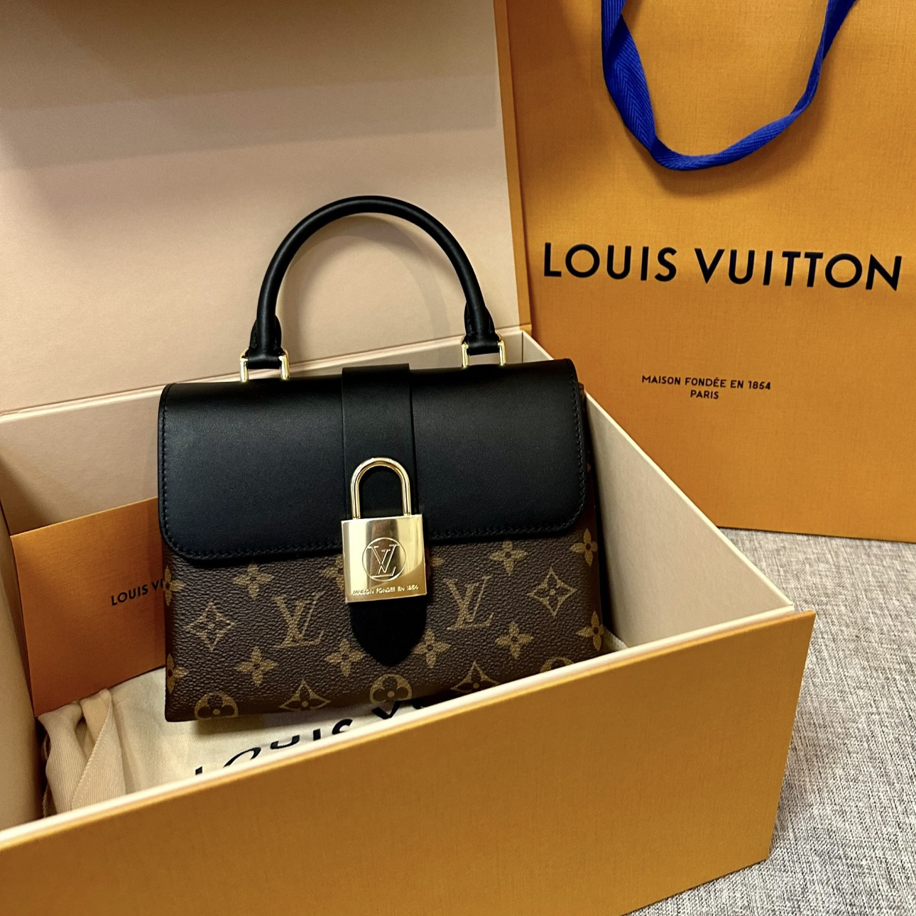 95新 LouisVuitton/路易威登 LV黑色拼老花锁头 25120140-02