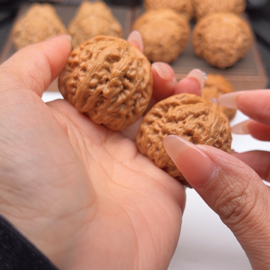 文玩核桃把件红锦鲤