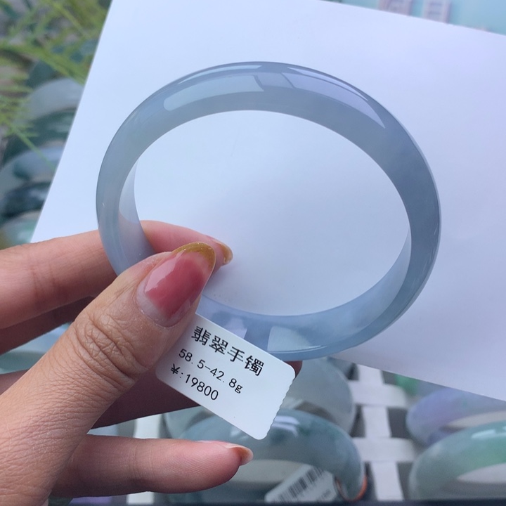 翡翠手镯未镶嵌天然翡翠手镯
