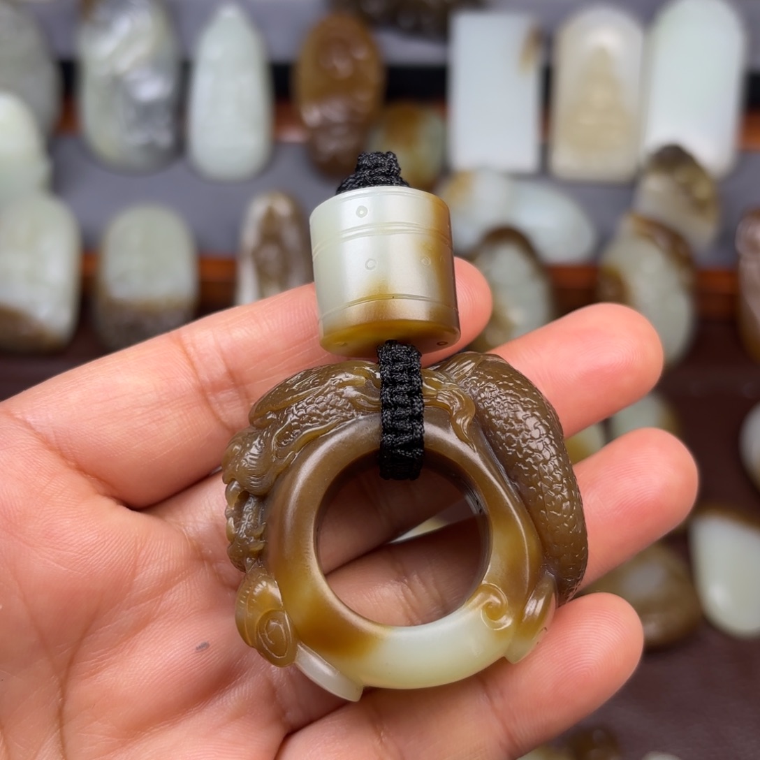 和田玉（糖玉）颈饰未镶嵌巧*力