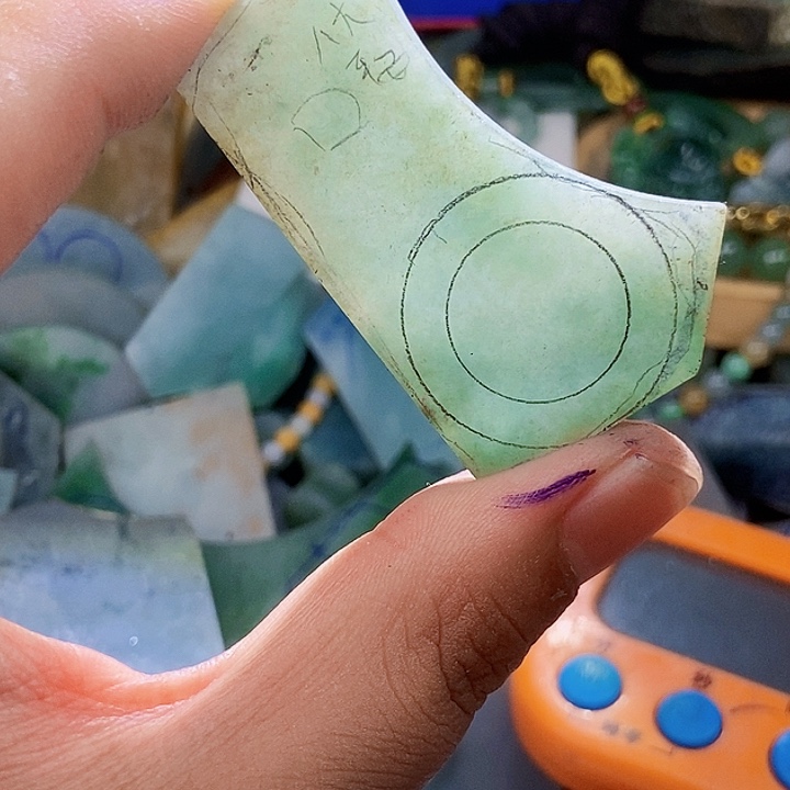 颈饰未镶嵌翡翠翡翠