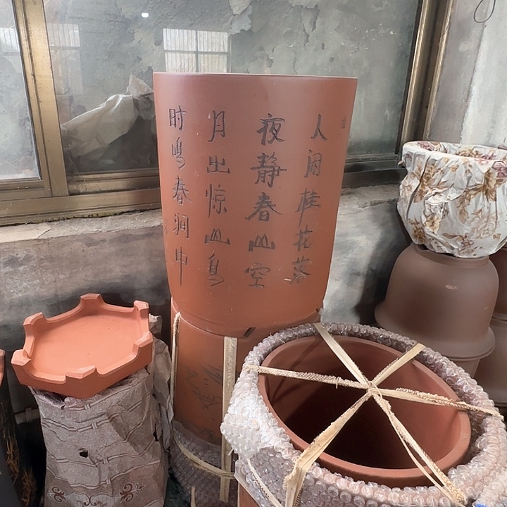 王*元30×36两只红色大毛桶