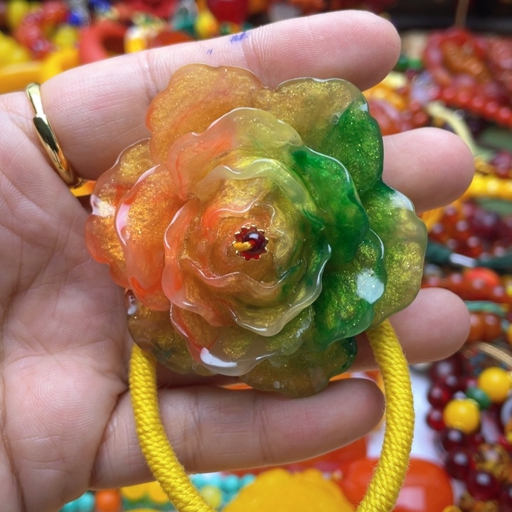 树脂制品51号雕刻花手串