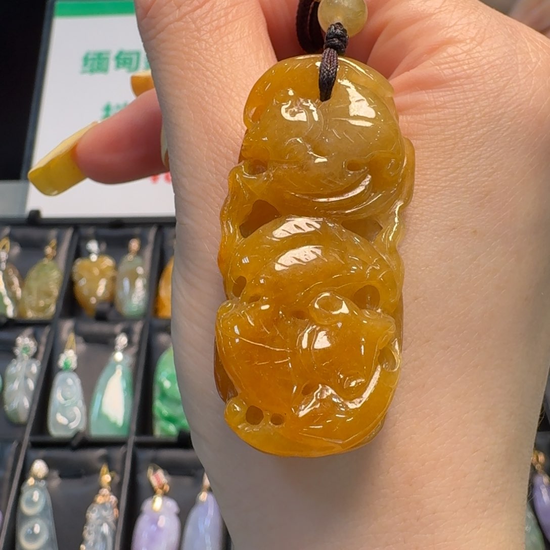 翡翠挂件未镶嵌蝙蝠